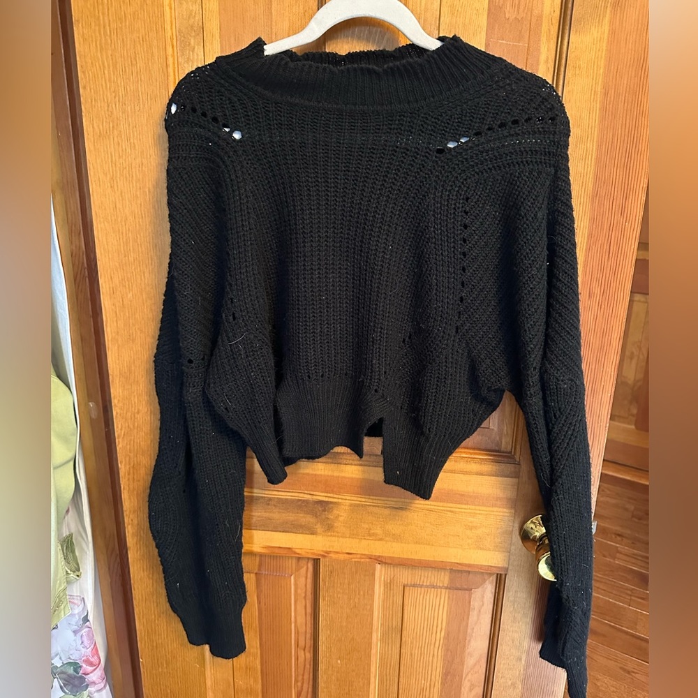 WINDSOR- black cropped sweater. In good condition